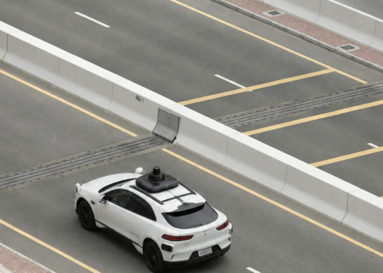 Mobility Reinvented: Connected Carsharing as a New Business Model for OEMs
