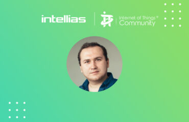 IoT Digital Twins for the Manufacturing Industry